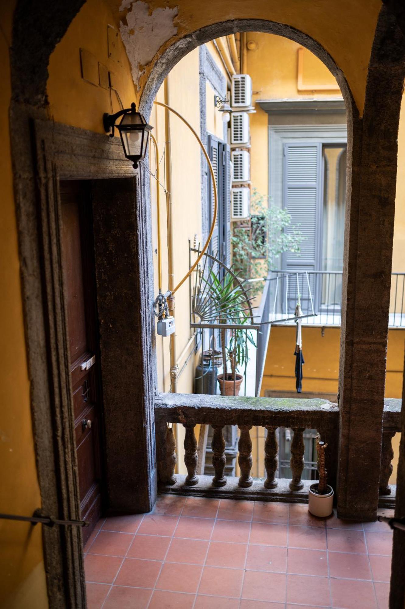 Stay Soft Apartment - Centro Storico Napoli Εξωτερικό φωτογραφία